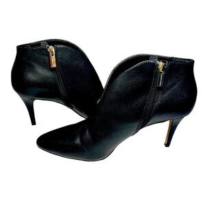Vince Camuto Black Leather Side Zip Cut out Booties Sz 9.5